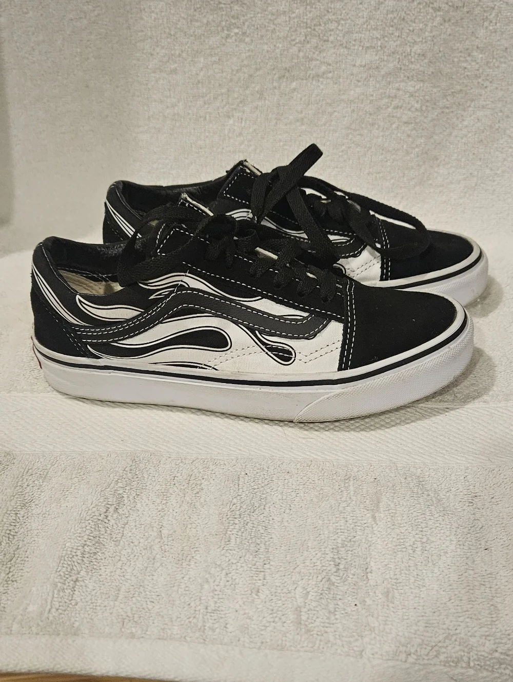 VANS OLD SKOOL FLAMES SNEAKERS
